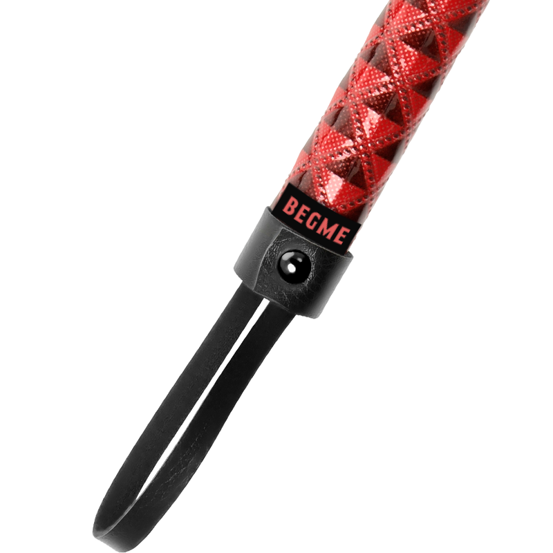 Flogger en cuir végan édition rouge BEGME