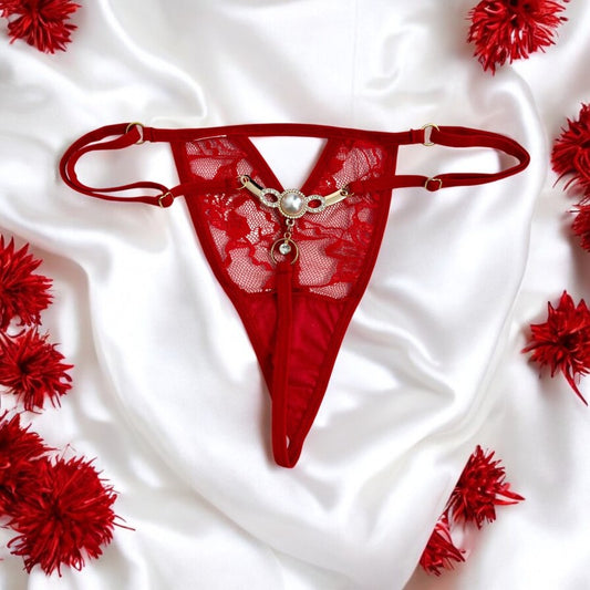 String Rouge avec Bijou Perle et Strass Dorés