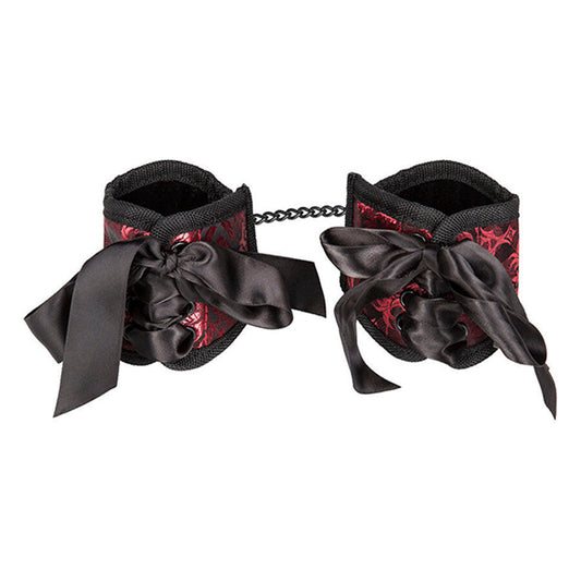 Menottes Corset Scandal