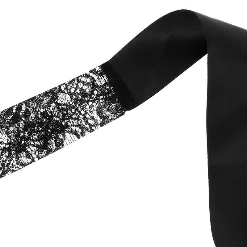 Masque en Dentelle Noire avec Ruban Coquette